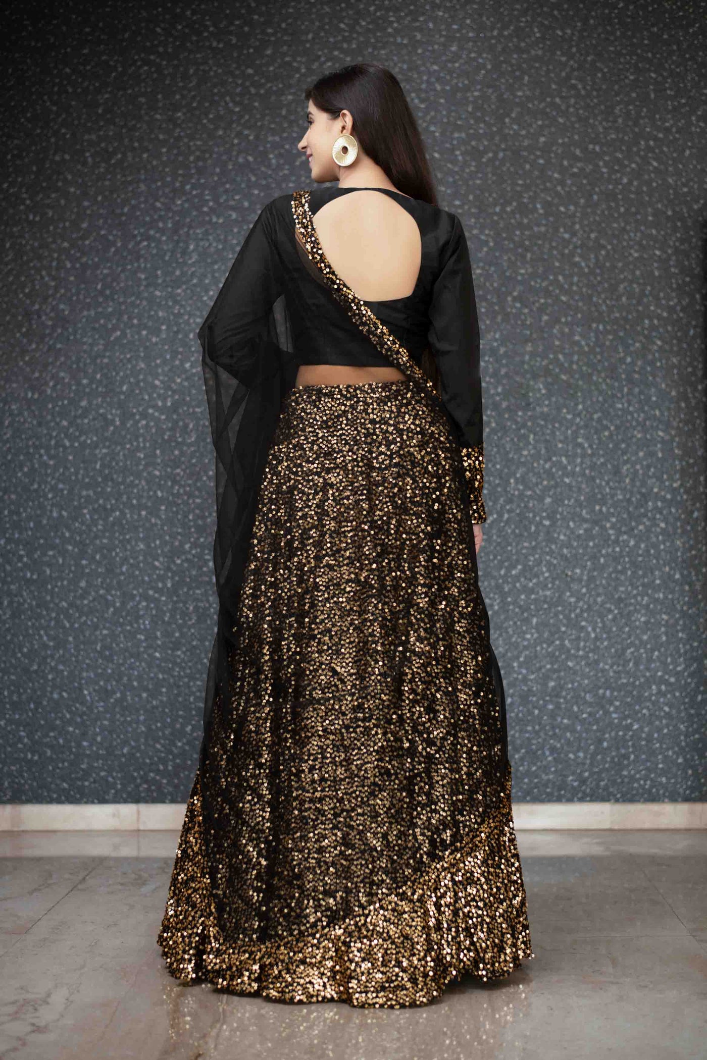 Sara Ali Khan is enigmatic and elusive in black and gold embellished lehenga  from Manish Malhotra's mystique Nooraniyat collection : Bollywood News -  Bollywood Hungama