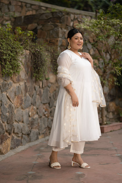 Plus Size White Chanderi Anarkali With Thread Work Dupatta